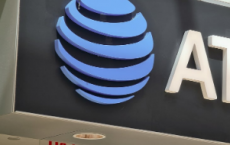 AT&T因周四的惨败向客户赠送52.50美元