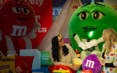 时代广场 M&MS 商店首次举办店内过夜活动